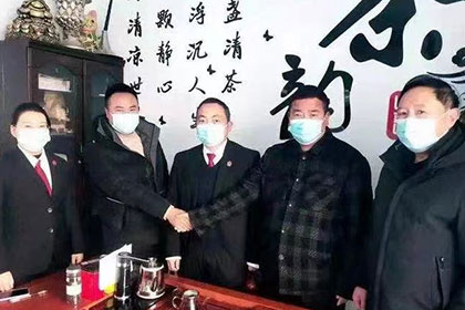 在当地法院提起欠款人诉讼可行吗？